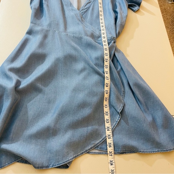 Loft Flutter Sleeve Denim Wrap Dress Women Size 10 Blue - Picture 9 of 10